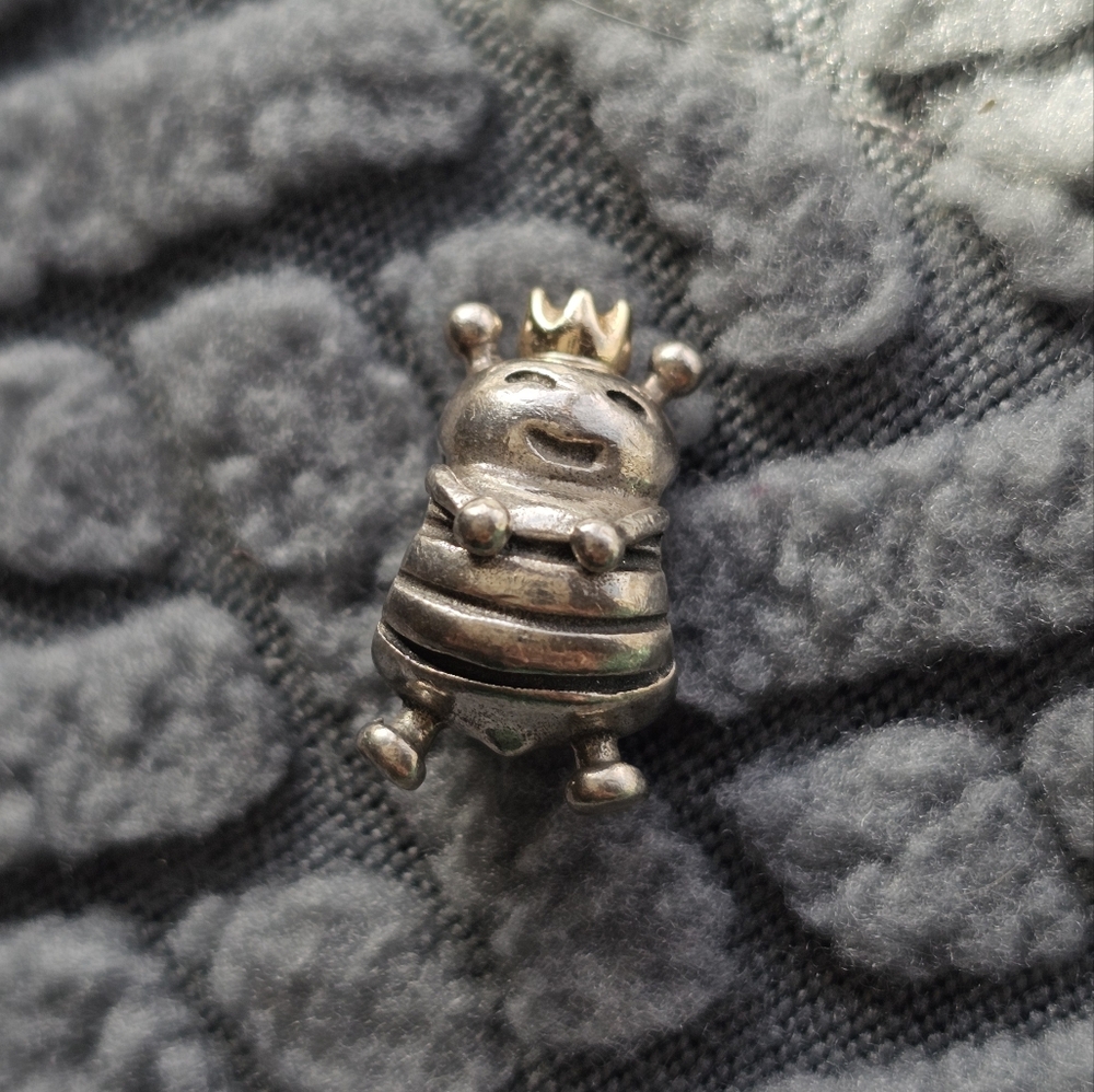 Pandora sterling & 14k retired bee charm. Authentic. Great price. I have a lot m